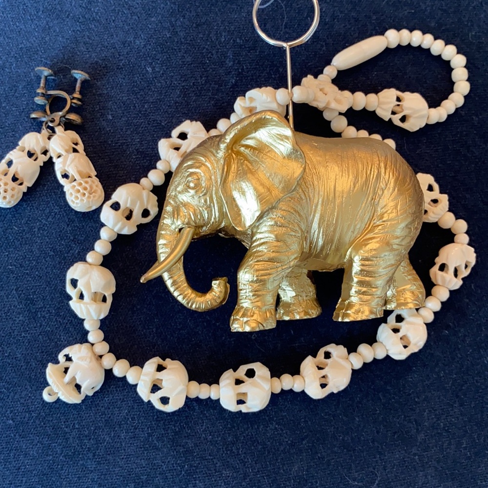 Antique carved ivory elephant necklace & earring set - incredible detail!